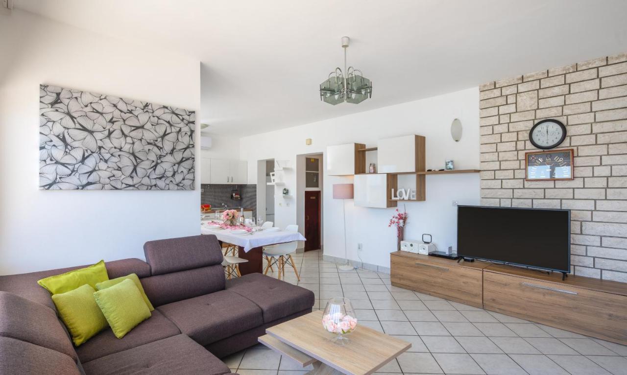 Apartments Villa Zrinka - Last Season Ever! Rogoznica  Bagian luar foto
